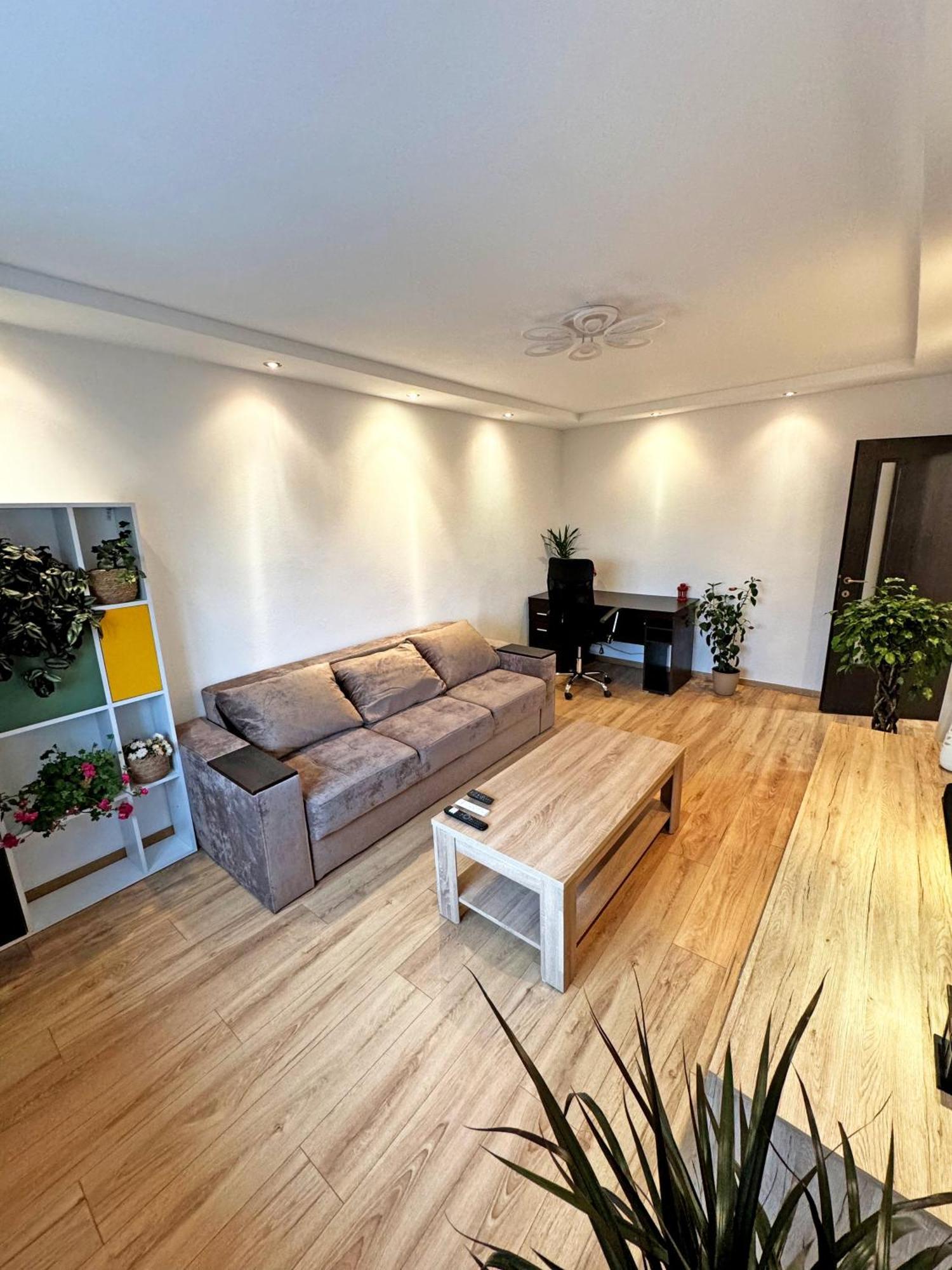 Ultracentral Apartment Targu Jiu Exterior photo