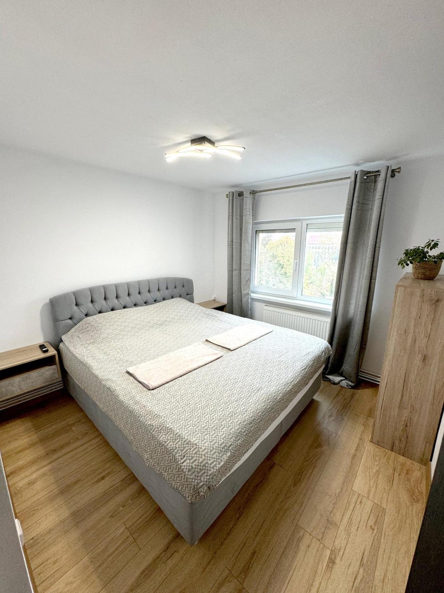 Ultracentral Apartment Targu Jiu Exterior photo